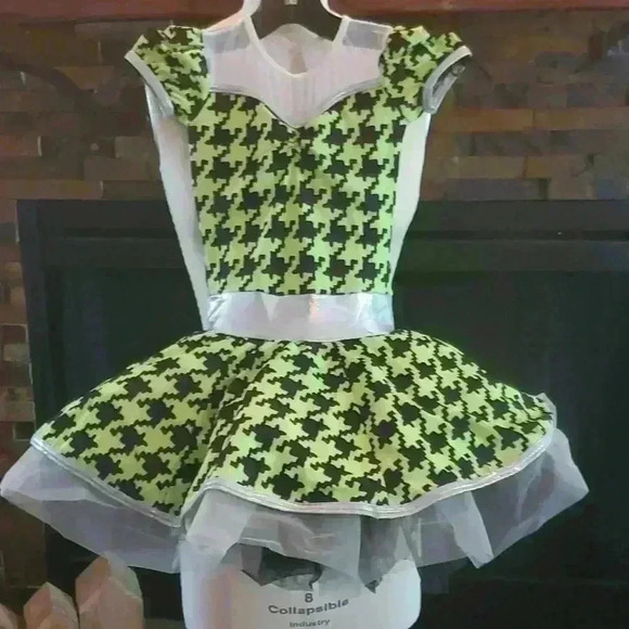 Lime houndstooth print dance costume. - Picture 1 of 4